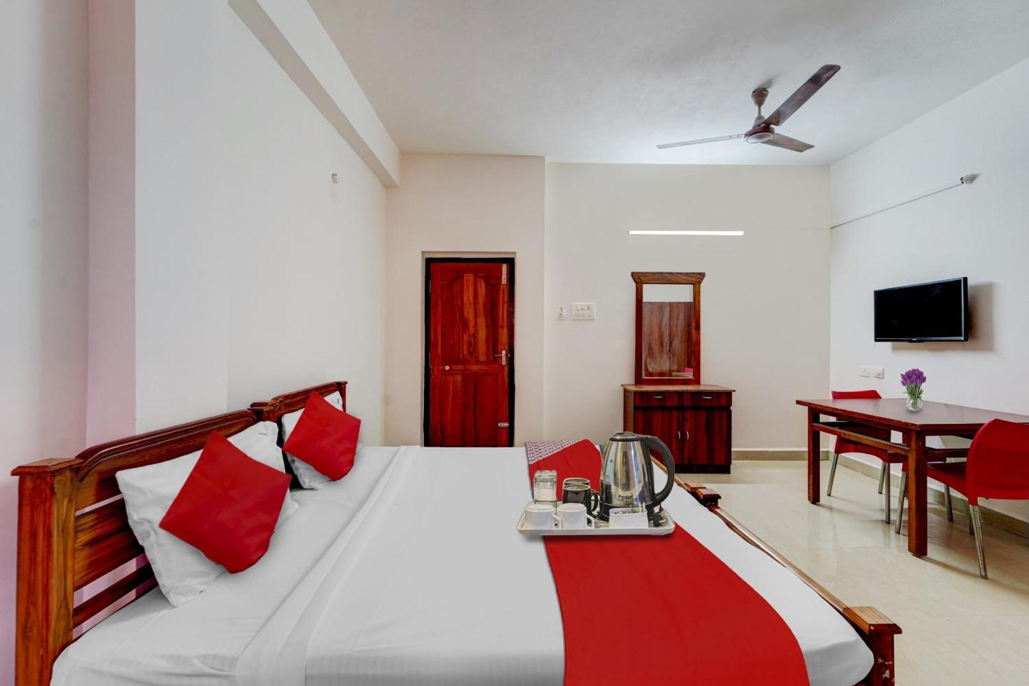 Hotel O Jayam Residency Tiruvottiyur Near Tiruvottriyur Theradi Metro Station 3*